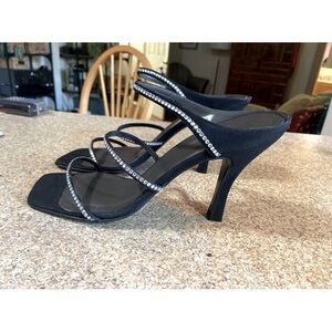 VERA WANG COLLECTION BY STUART WEITZMAN/ BLK-KITTEN HEEL SANDAL-NEW YEARS EVE 🥂🍾